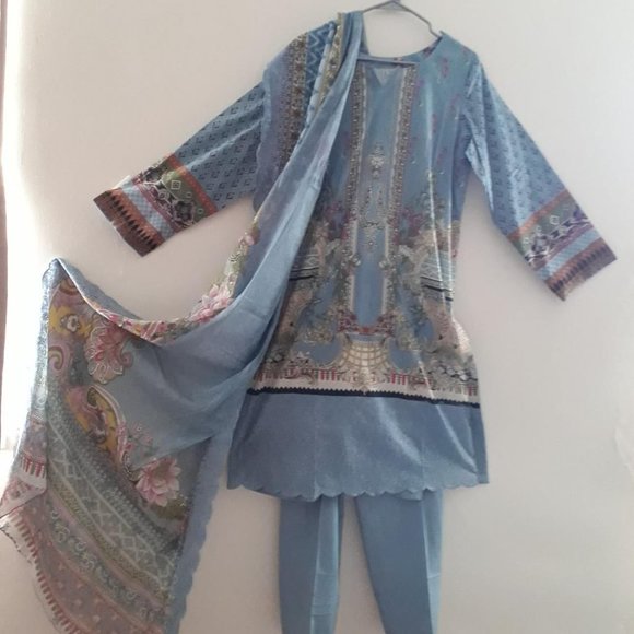 Embroidered 3-Piece Lawn Suit - Picture 1 of 4